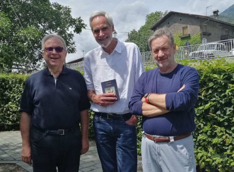 Charles Bonaparte (Presidente FECN-Destination Napoleon) tra Massimo Tedeschi (Presidente della Via Francigena, a sinistra) e Sergio Valzania (scrittore ed ex Direttore di Rai Radio 2, a destra) a Nus.