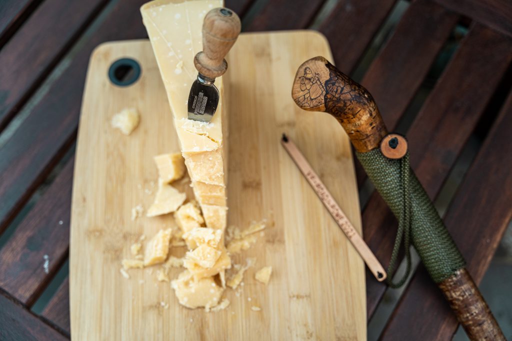 formaggio e bastone da pellegrino